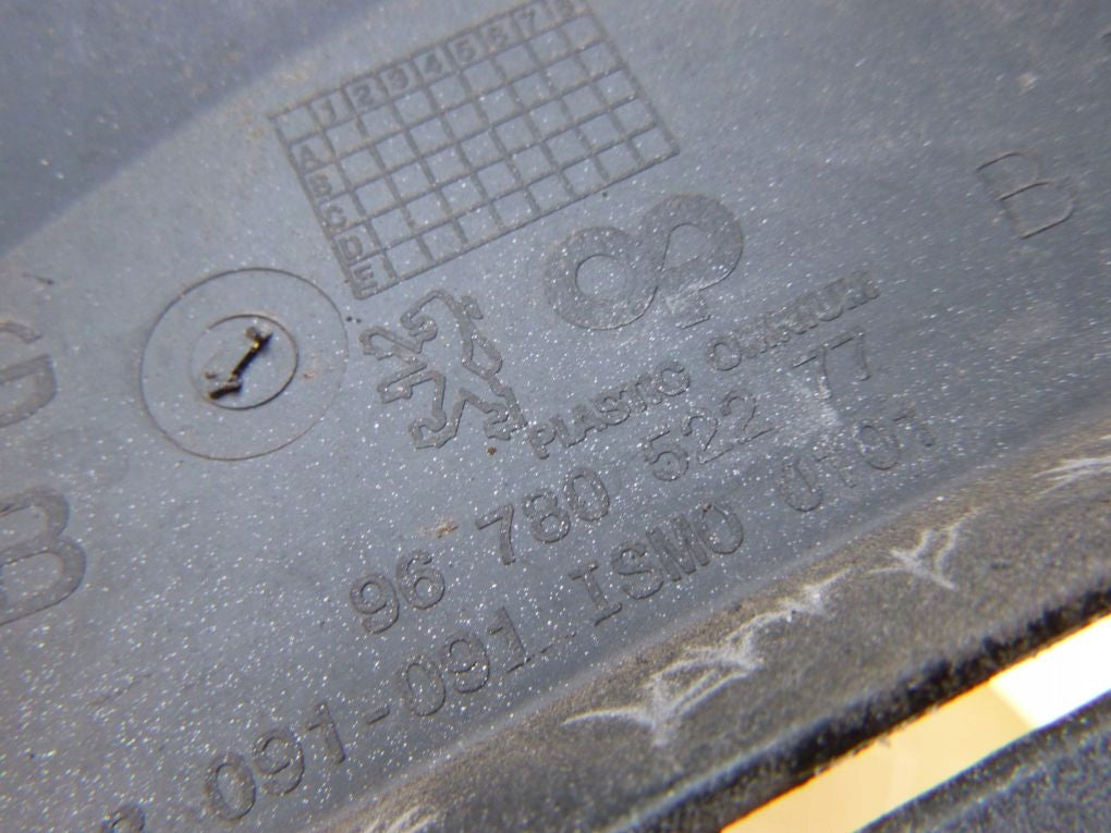 PEUGEOT 3008 II P84 16- Front Bumper Corner Left