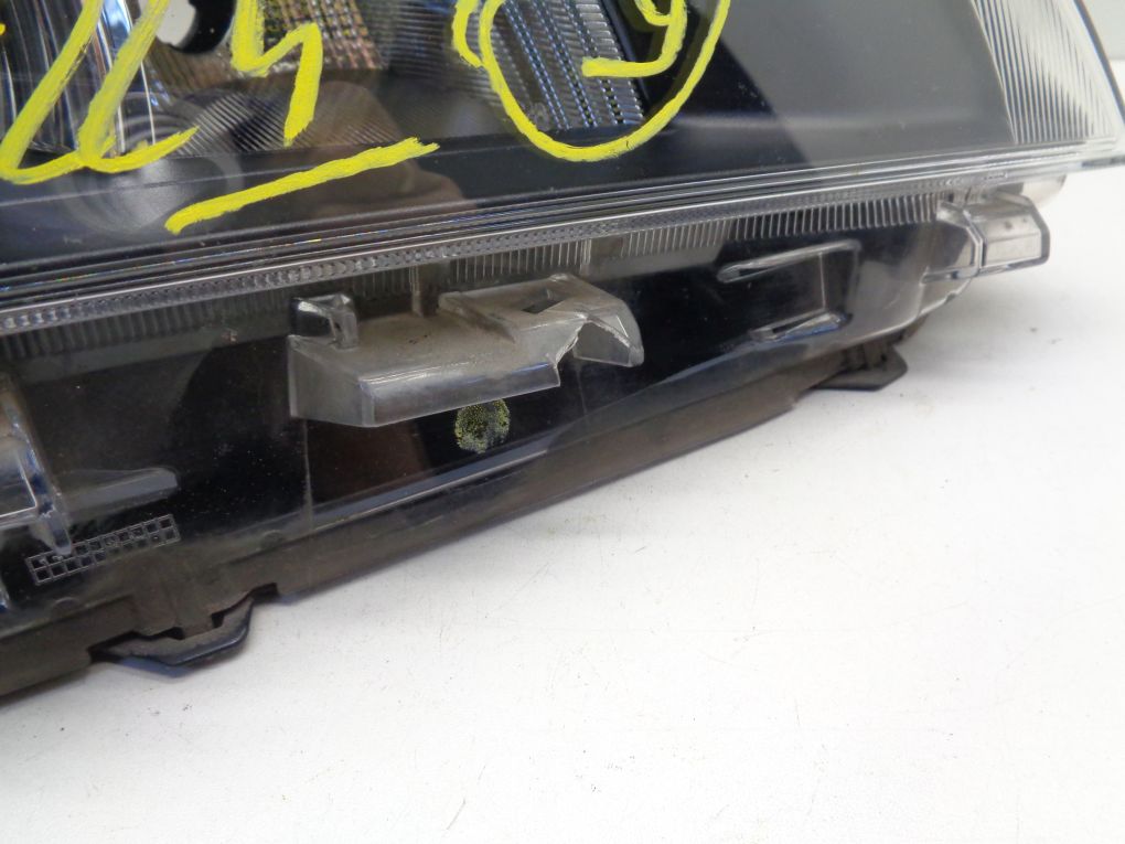 TOYOTA YARIS III LIFT 13- Right Headlight