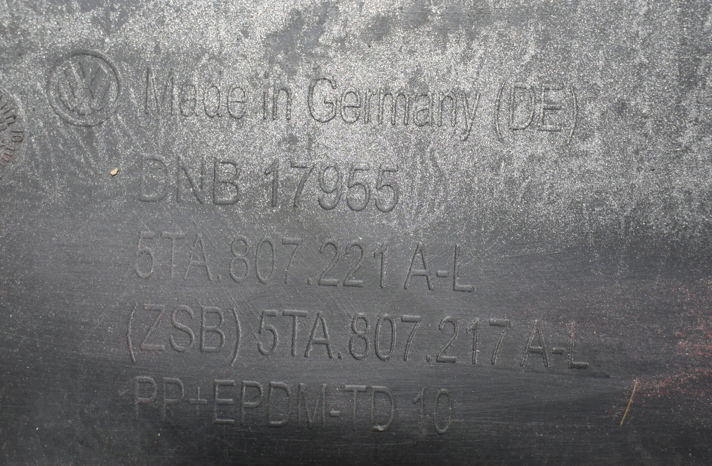 VW TOURAN III 5TA FRONT BUMPER ORG