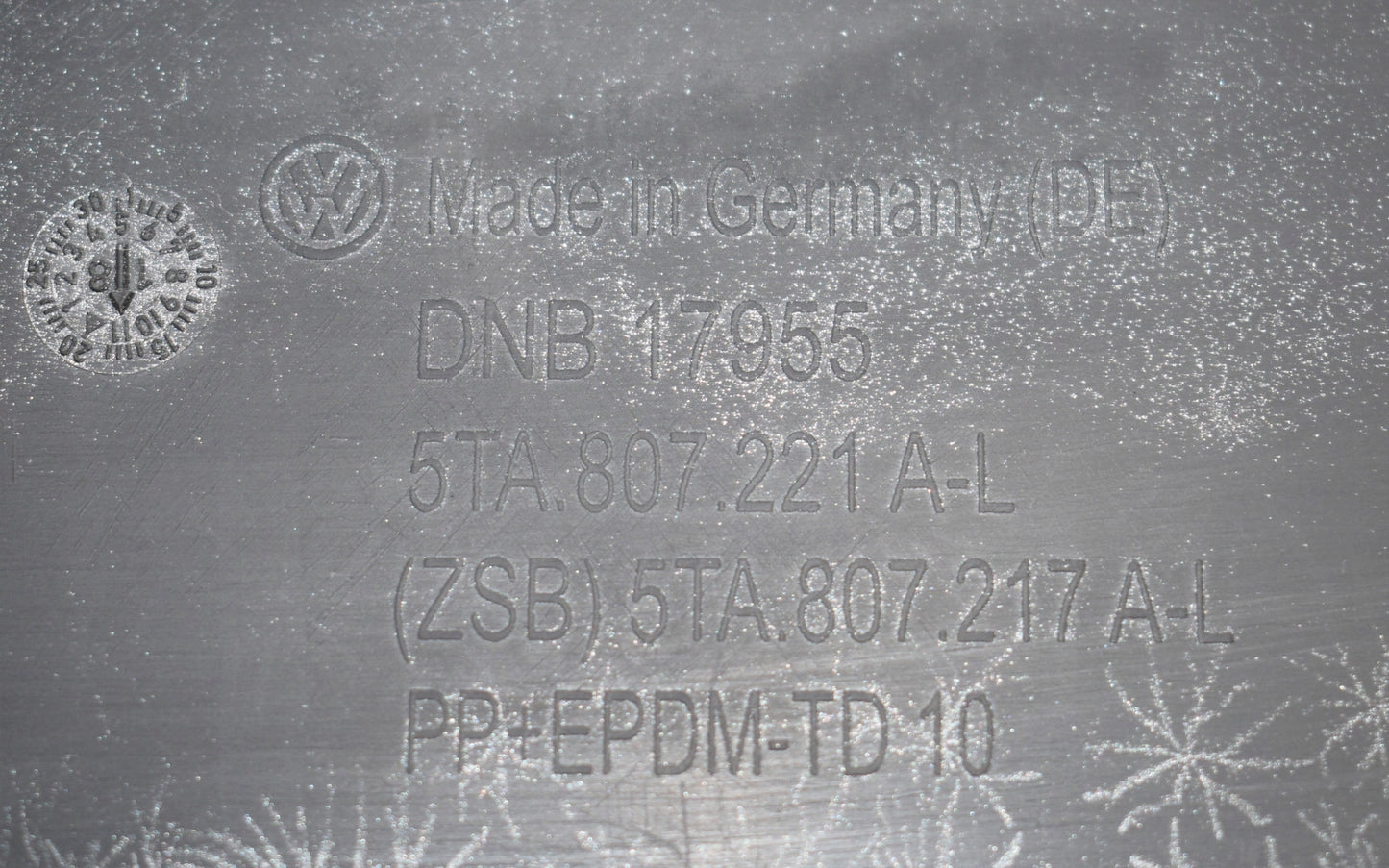 VW TOURAN III 5TA FRONT BUMPER EXCELLENT CONDITION