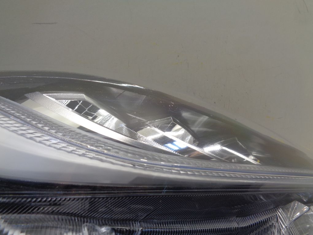 TOYOTA YARIS 4 IV P21 FULL LED 20- RIGHT HEADLIGHT