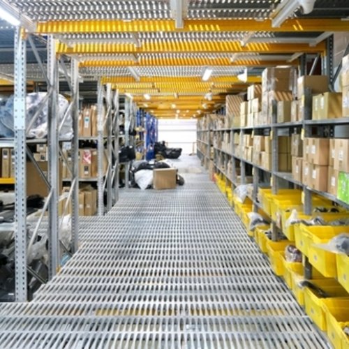 Pavyzdys turinio viduryje keli vienetai 2