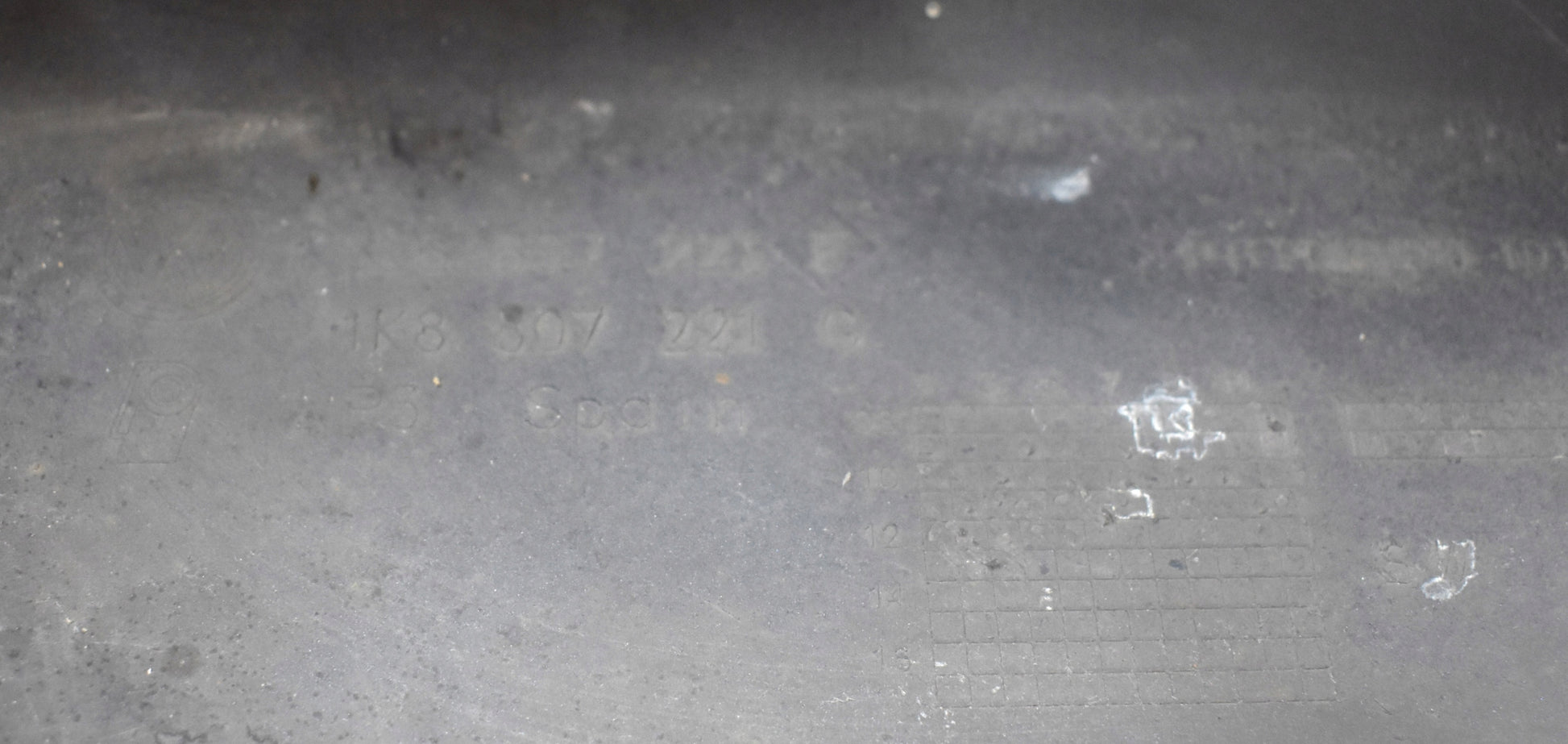 VW SCIROCCO 1K8 FRONT BUMPER ORG + GRILLE