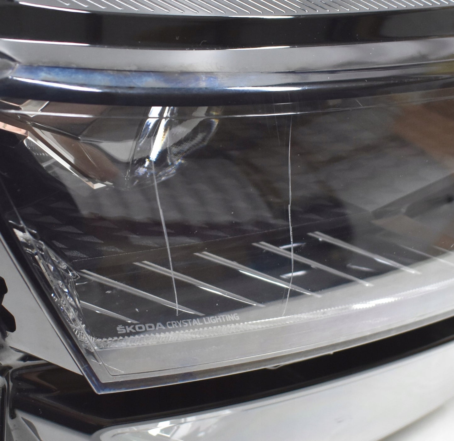SKODA KAROQ 57B LIFT HEADLIGHT RIGHT FRONT CRYSTAL ORG EU 57B941036