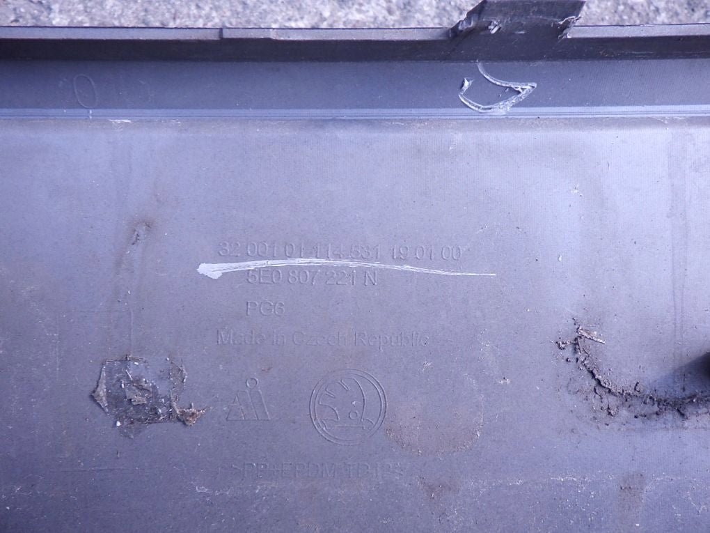 SKODA OCTAVIA III 3 5E0 LIFT 16- FRONT BUMPER NO HOLES