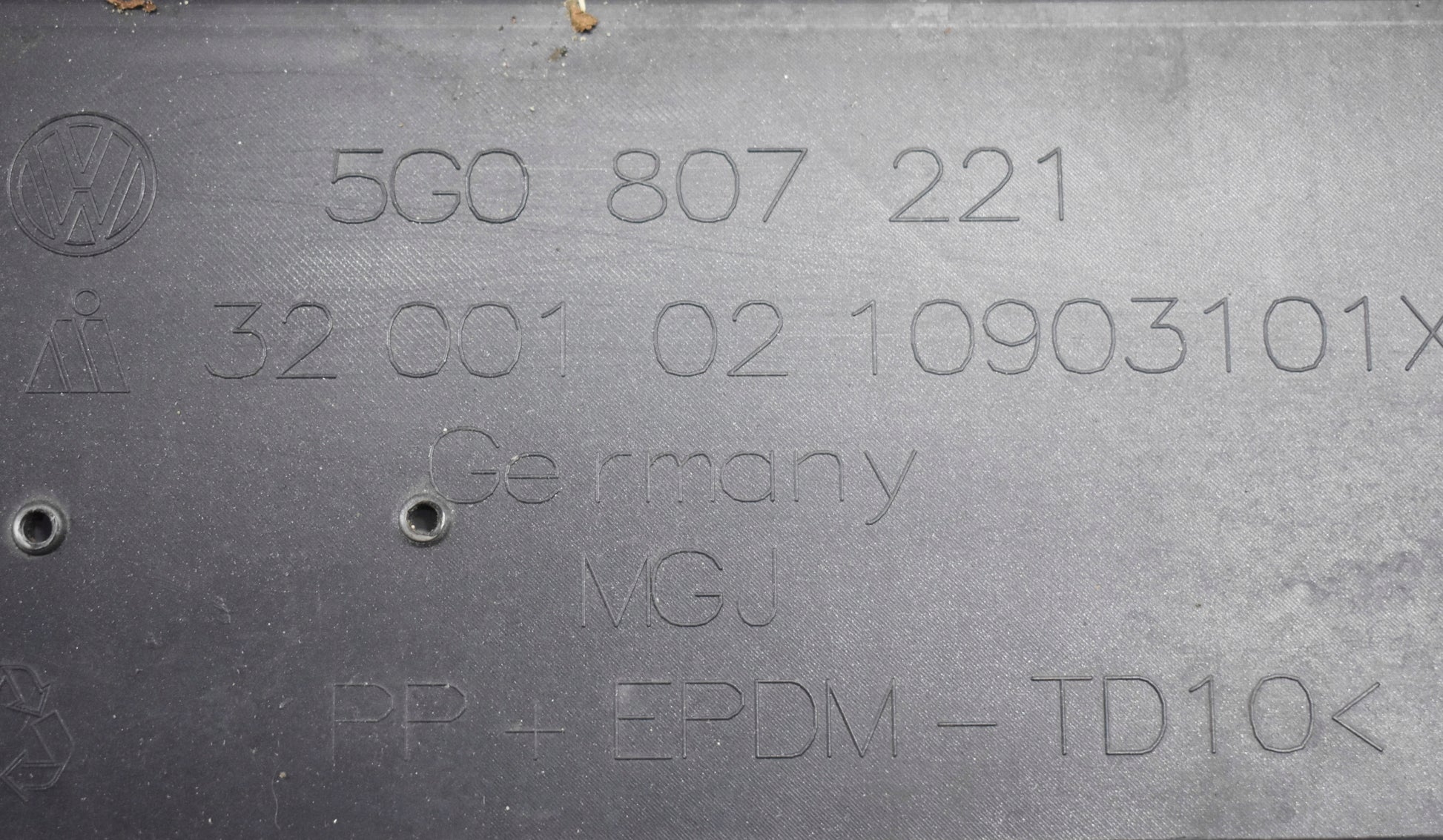 VW GOLF VII 5G FRONT BUMPER ORIGINAL + BOTTOM