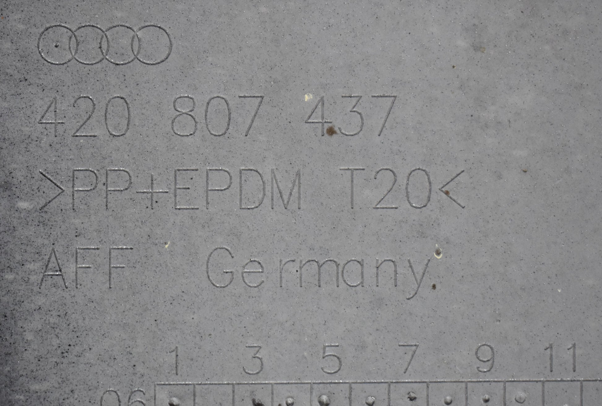 AUDI R8 420 FRONT BUMPER ORG + BOTTOM 07-12