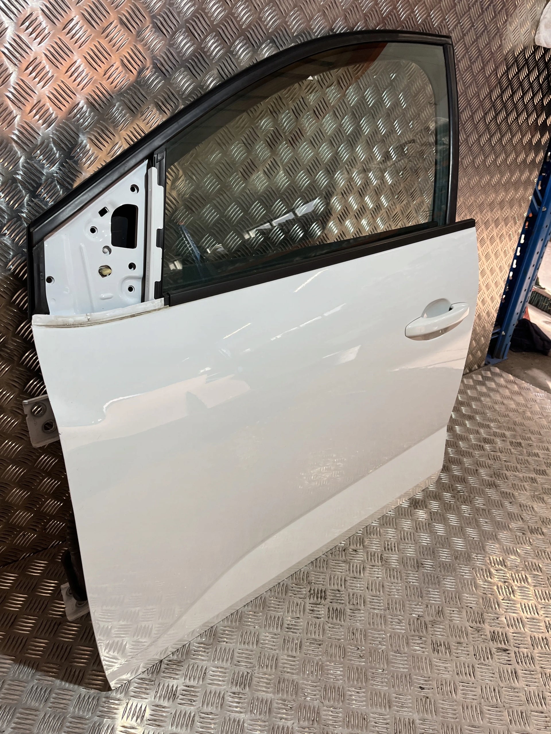 LEFT FRONT DOOR DACIA SANDERO III 21- OV369