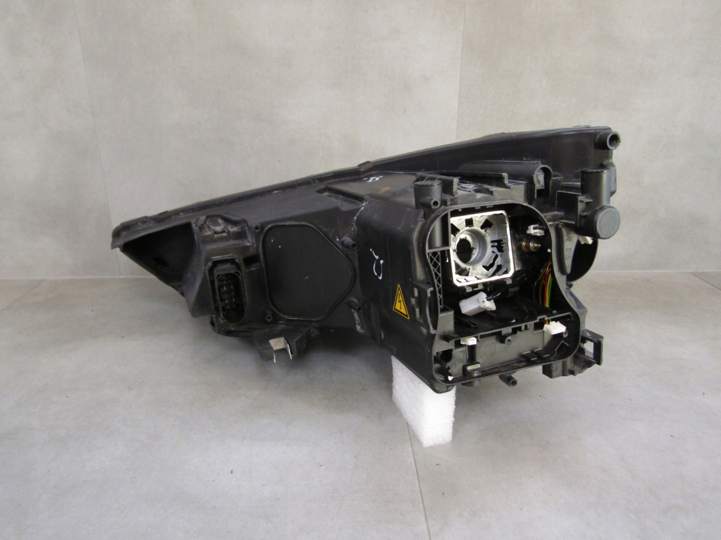 AUDI A1 HEADLIGHT XENON 8X 10-14 RIGHT RH