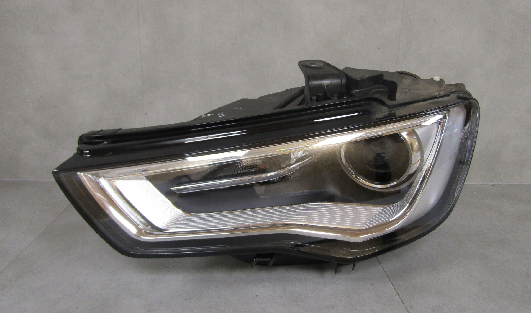 AUDI A3 8V 8V0 HEADLIGHT XENON NON-SWIVELING 12-16 LH LEFT 8V0941005