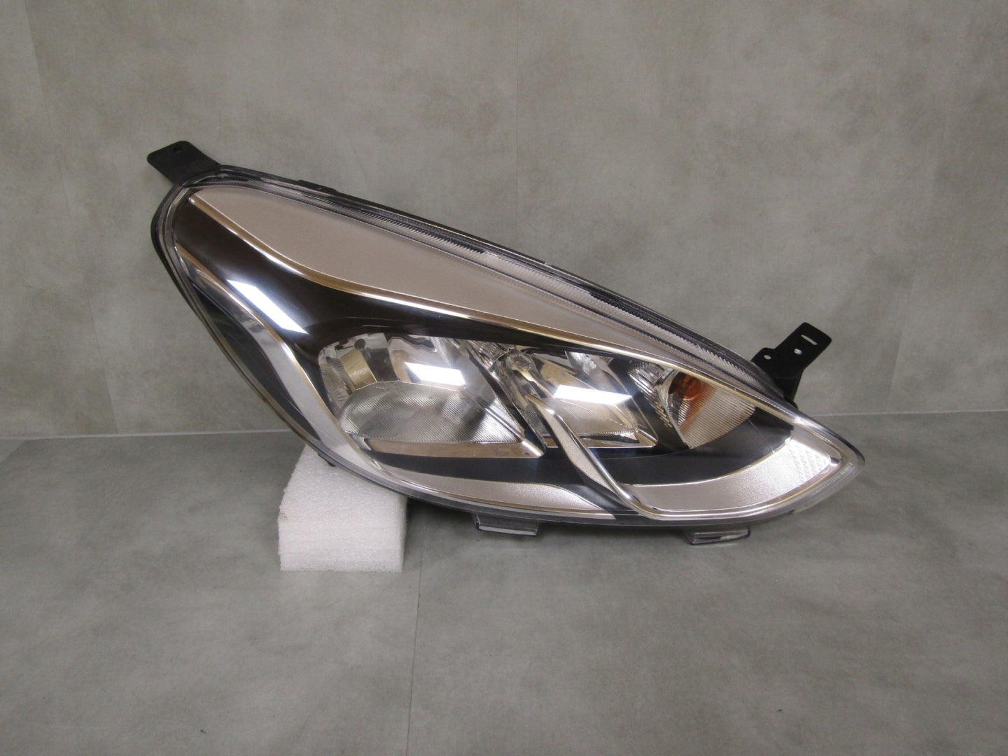 FRONT LAMP FORD FIESTA MK8 VIII 17-21 STANDARD RH
