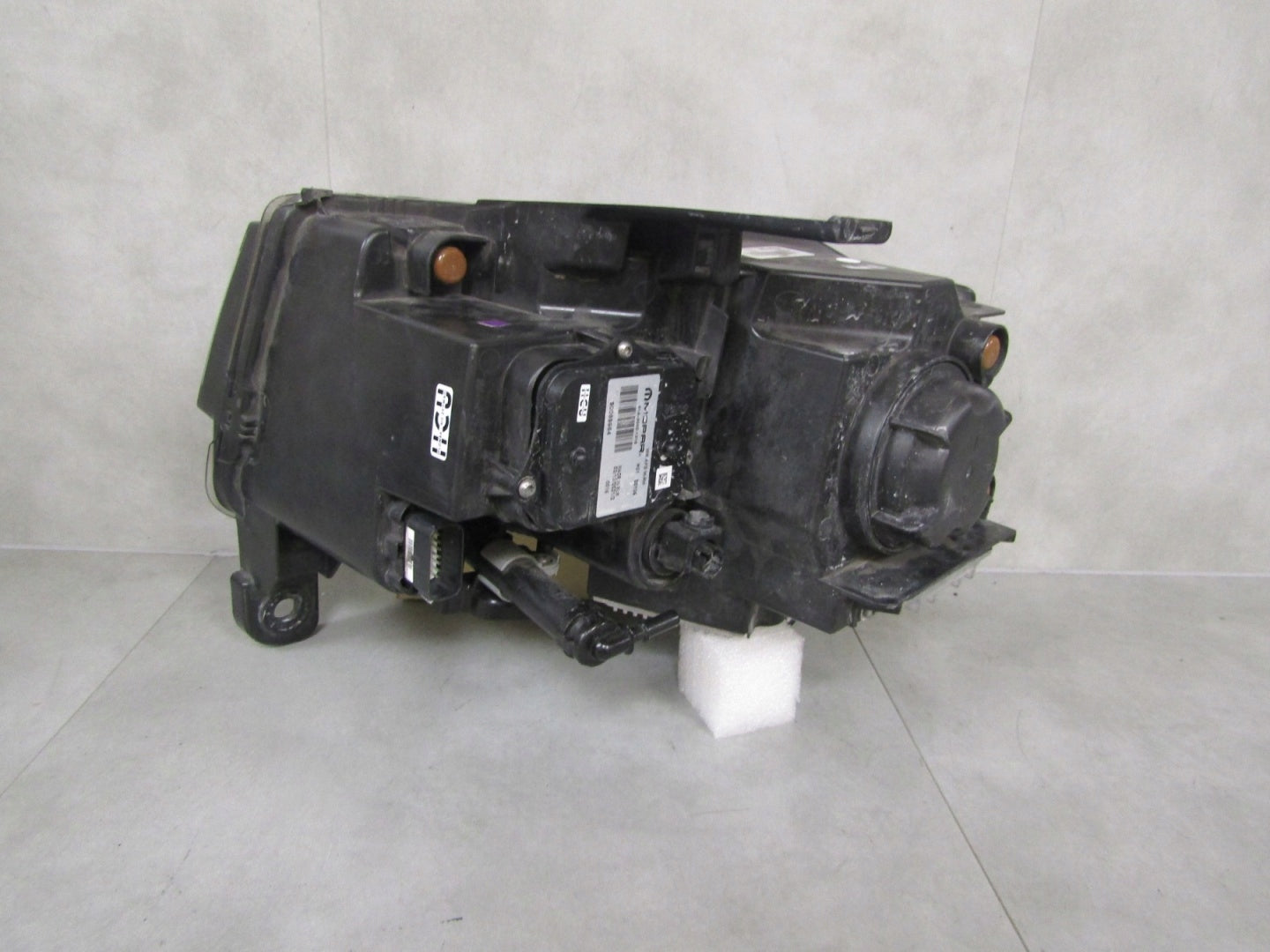 HEADLIGHT JEEP GRAND CHEROKEE WK2 XENON ACTIVE BENDING COMPLETE 13-16 RH 68266