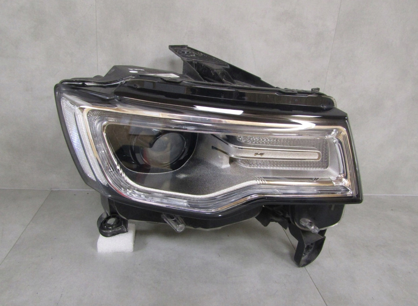 HEADLIGHT JEEP GRAND CHEROKEE WK2 XENON ACTIVE BENDING COMPLETE 13-16 RH 68266