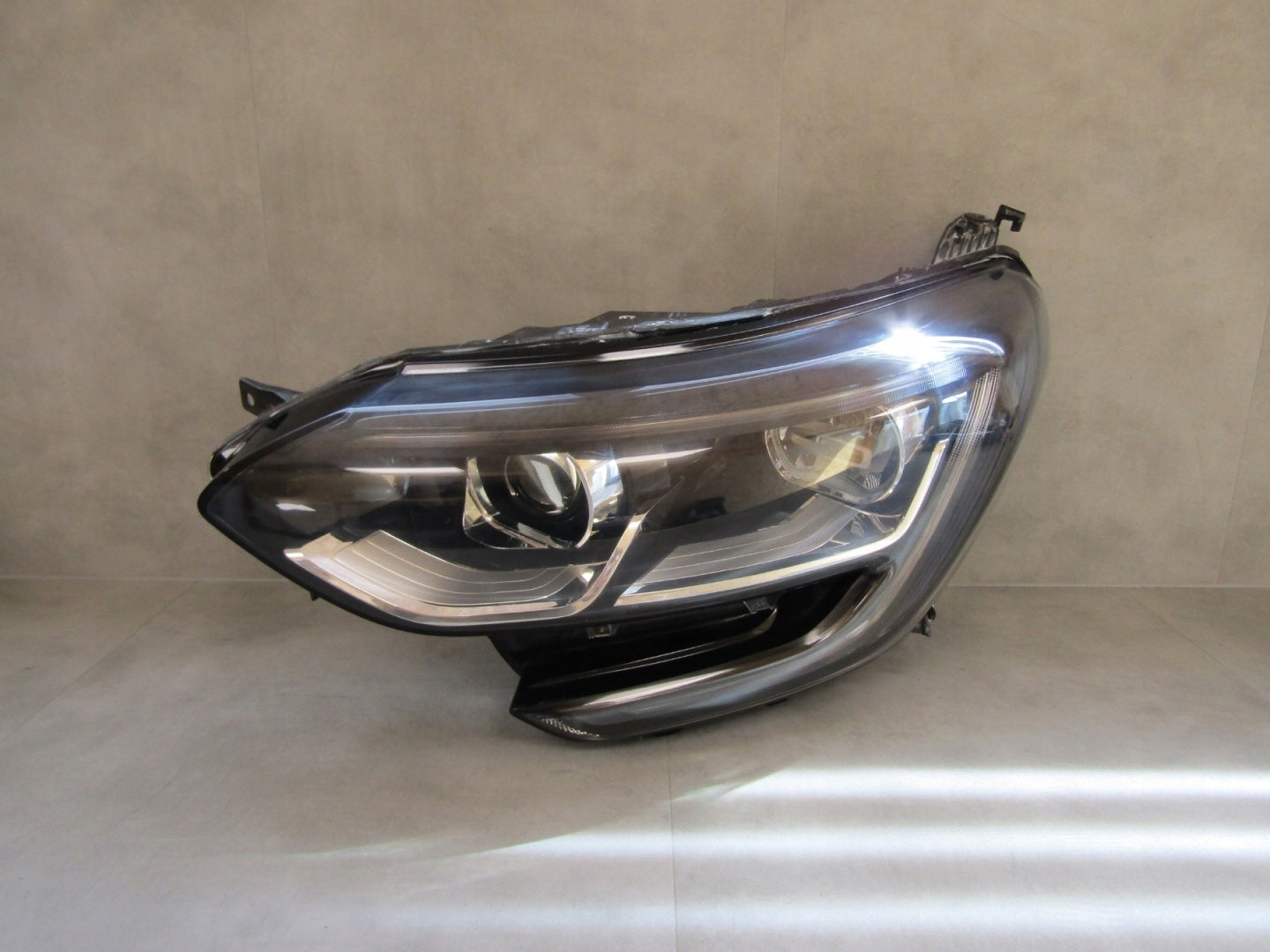 RENAULT MEGANE 4 IV HEADLIGHT STANDARD LENS + LED 16-20 LH 260602792R
