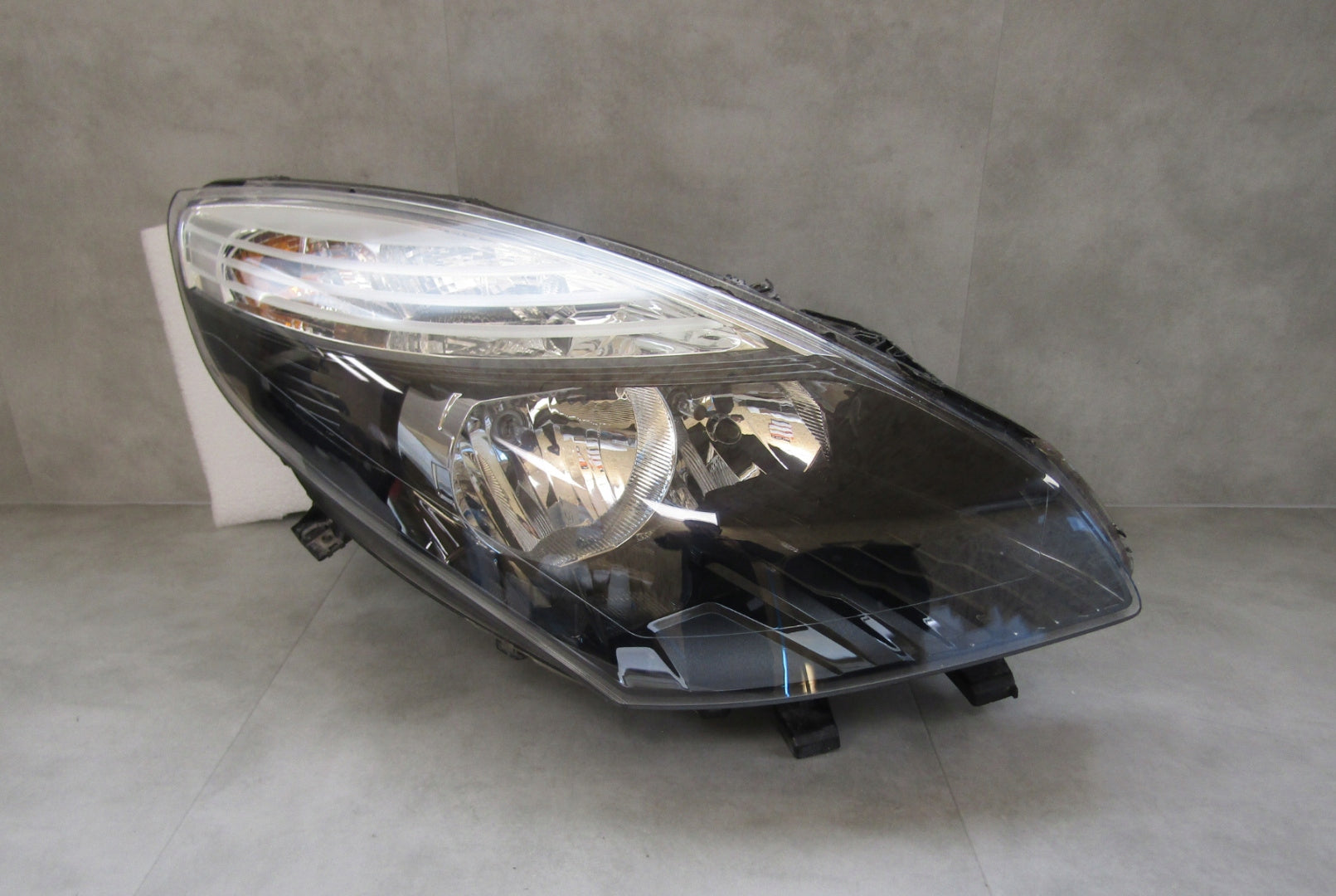 HEADLIGHT RENAULT SCENIC III STANDARD 09-13 RH 260100023R