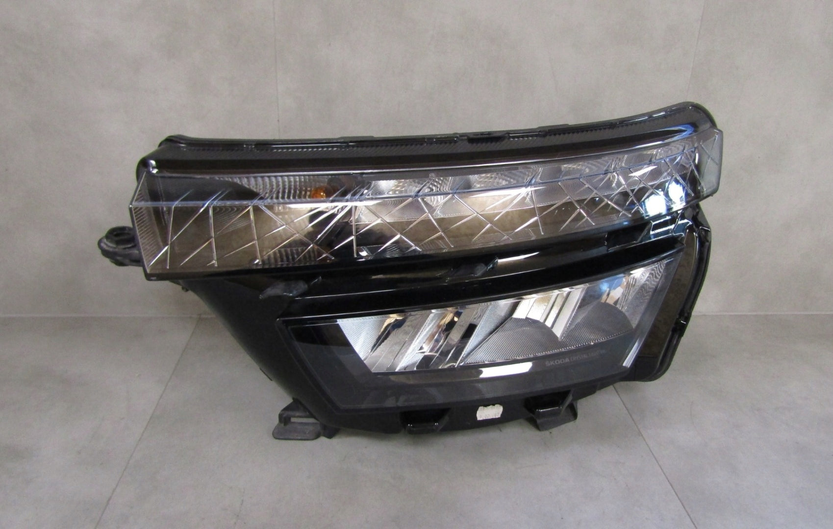 SKODA KAMIQ 658 LED 19-23 LH LEFT HEADLIGHT 658941015