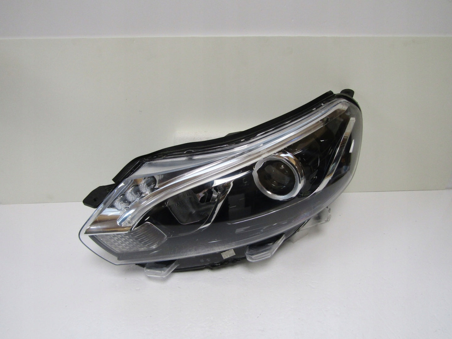 TOYOTA PROACE 2 II HEADLIGHT XENON NON-SWIVEL 16-23 LH 00207242-06