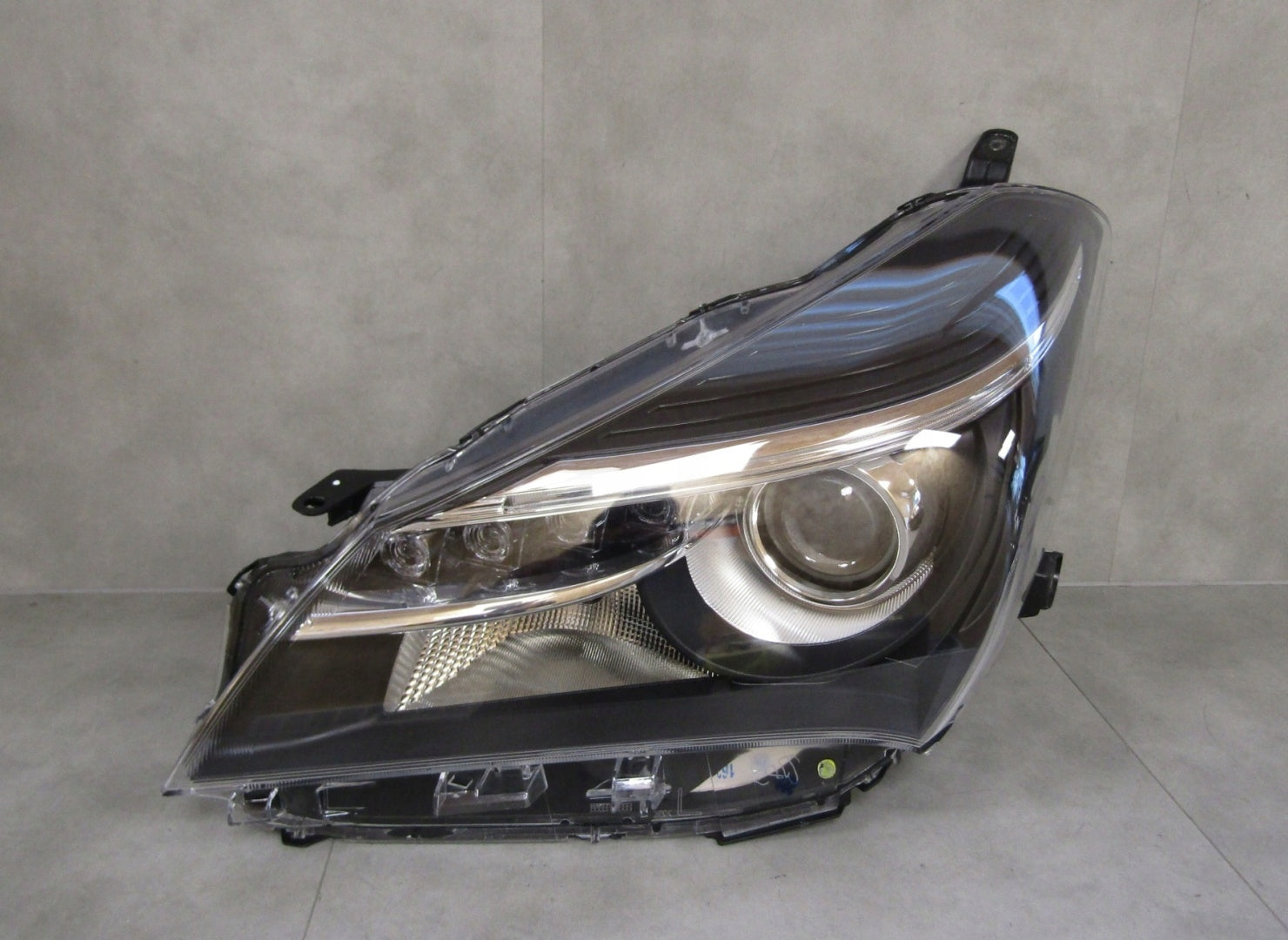Front Headlight Toyota Yaris 3 III Lift STANDARD LENS WITH LED 14-17 LH LEFT