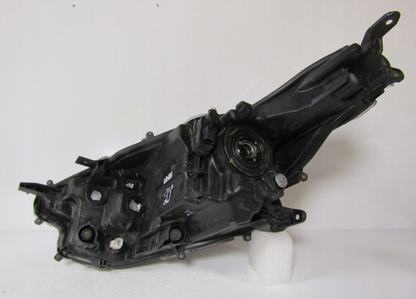 TOYOTA YARIS 4 IV HEADLIGHT STANDARD LENS 20- / MAZDA 2 22- RH