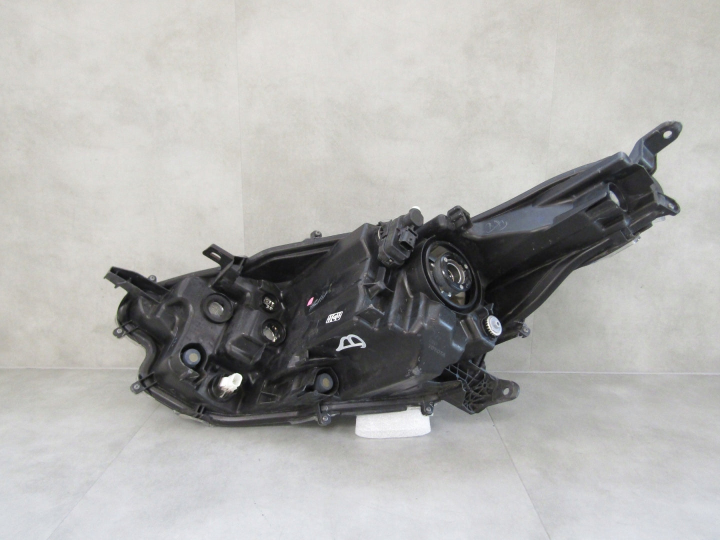 TOYOTA YARIS 4 IV HEADLIGHT STANDARD LENS 20- / MAZDA 2 22- RH