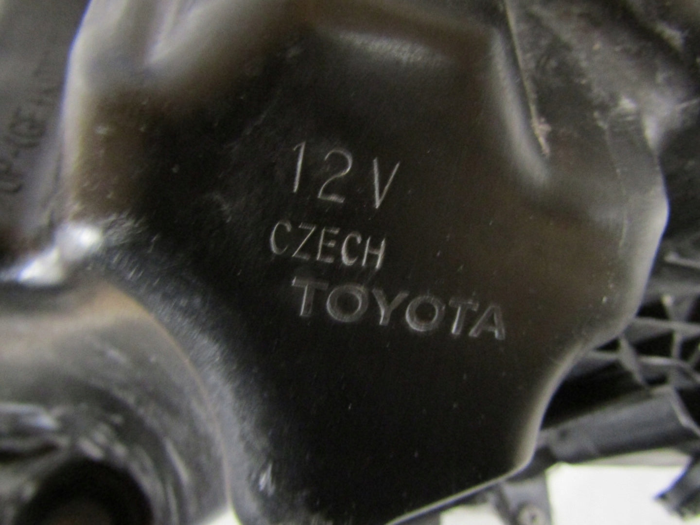 TOYOTA YARIS 4 IV HEADLIGHT STANDARD LENS 20- / MAZDA 2 22- RH