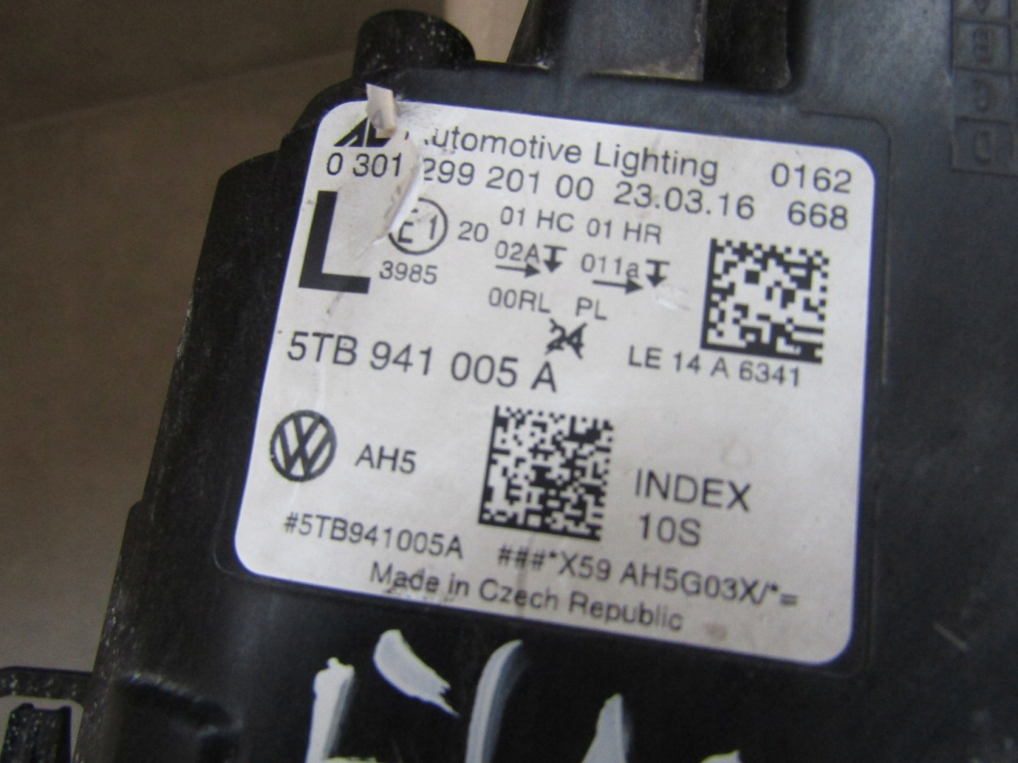 VW Touran 2 II 5TB HEADLIGHT Standard 15- LH 5TB941005A