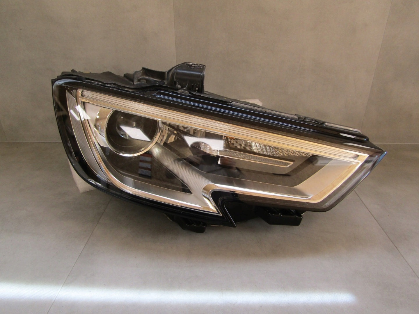 Audi A3 8V E-TRON LIFT XENON HEADLIGHT 16-20 RH 8V0941006H