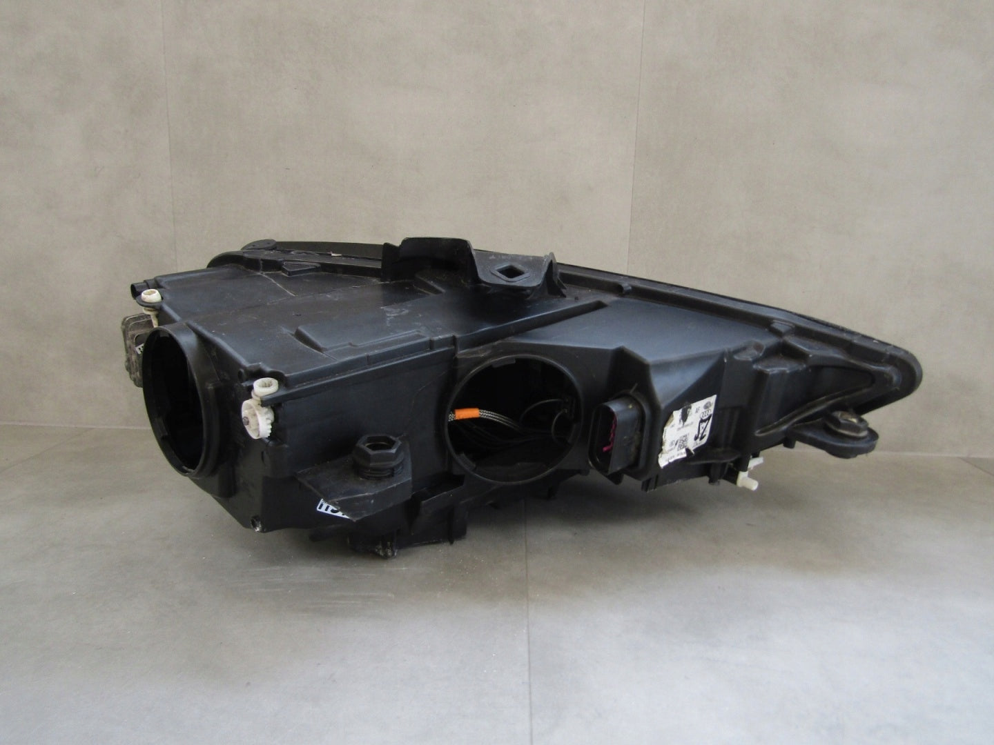 Audi A3 8V 12-16 LH Xenon Headlight 8V0941005C