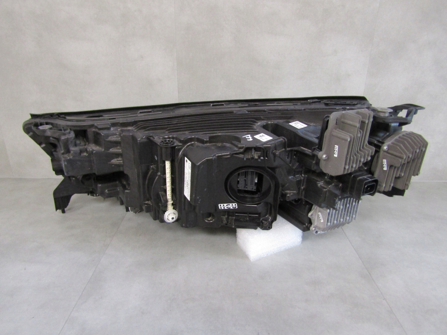 BMW IX I20 LASER 21- RH 5A3CEA2 Headlight