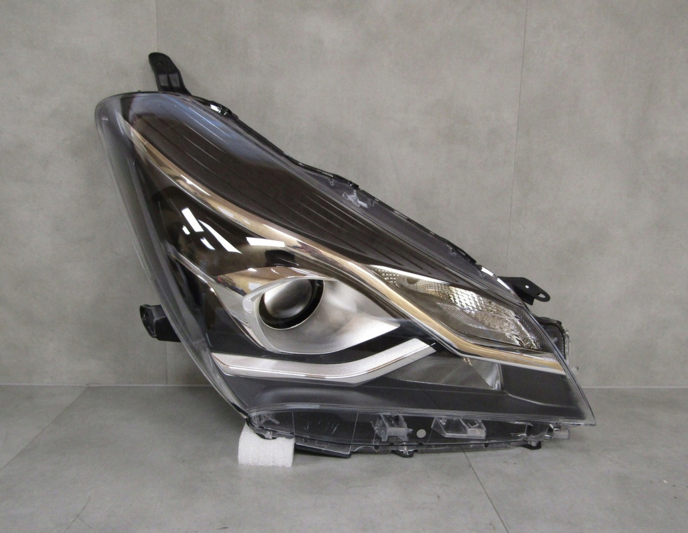 Front Lamp Toyota Yaris 3 III Facelift REGULAR LENS 17-20 RH RIGHT