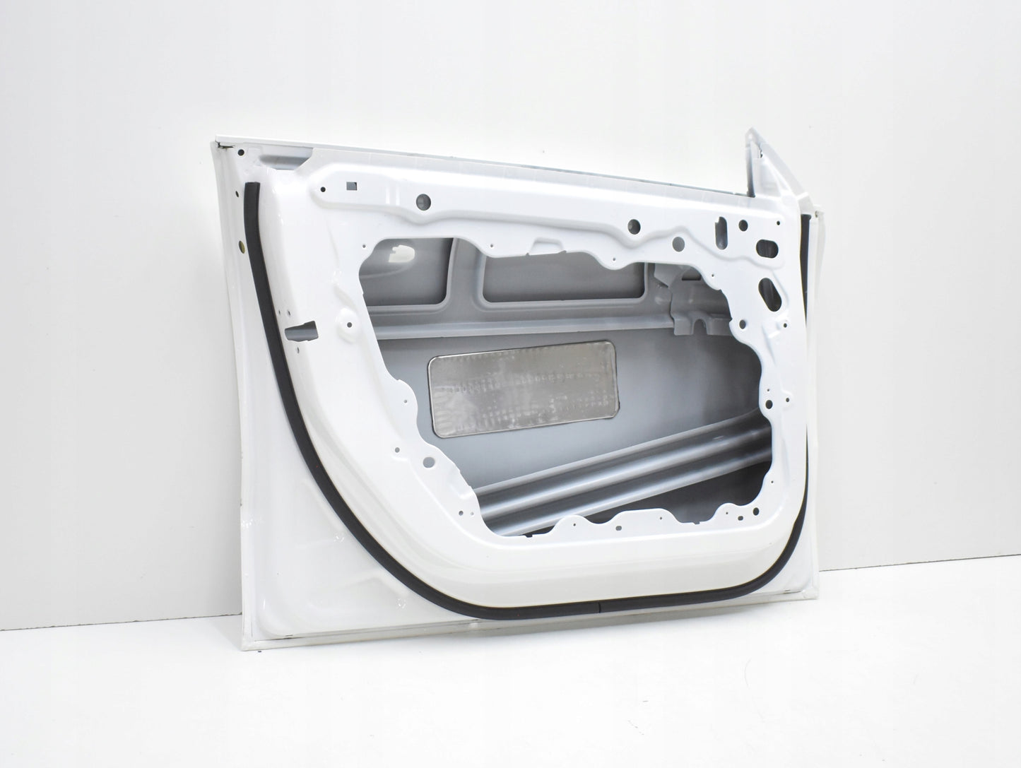 MERCEDES CLA W118 LEFT FRONT DOOR ORG