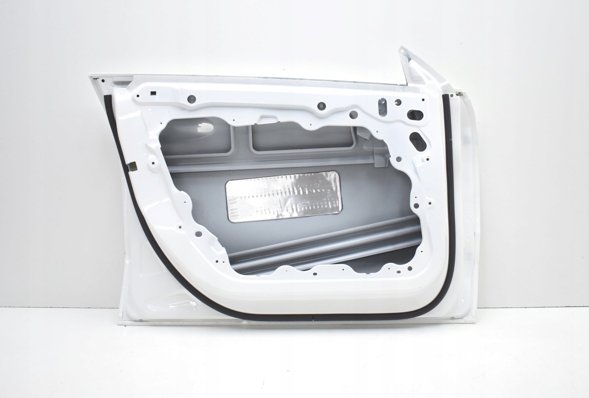 MERCEDES CLA W118 LEFT FRONT DOOR ORG