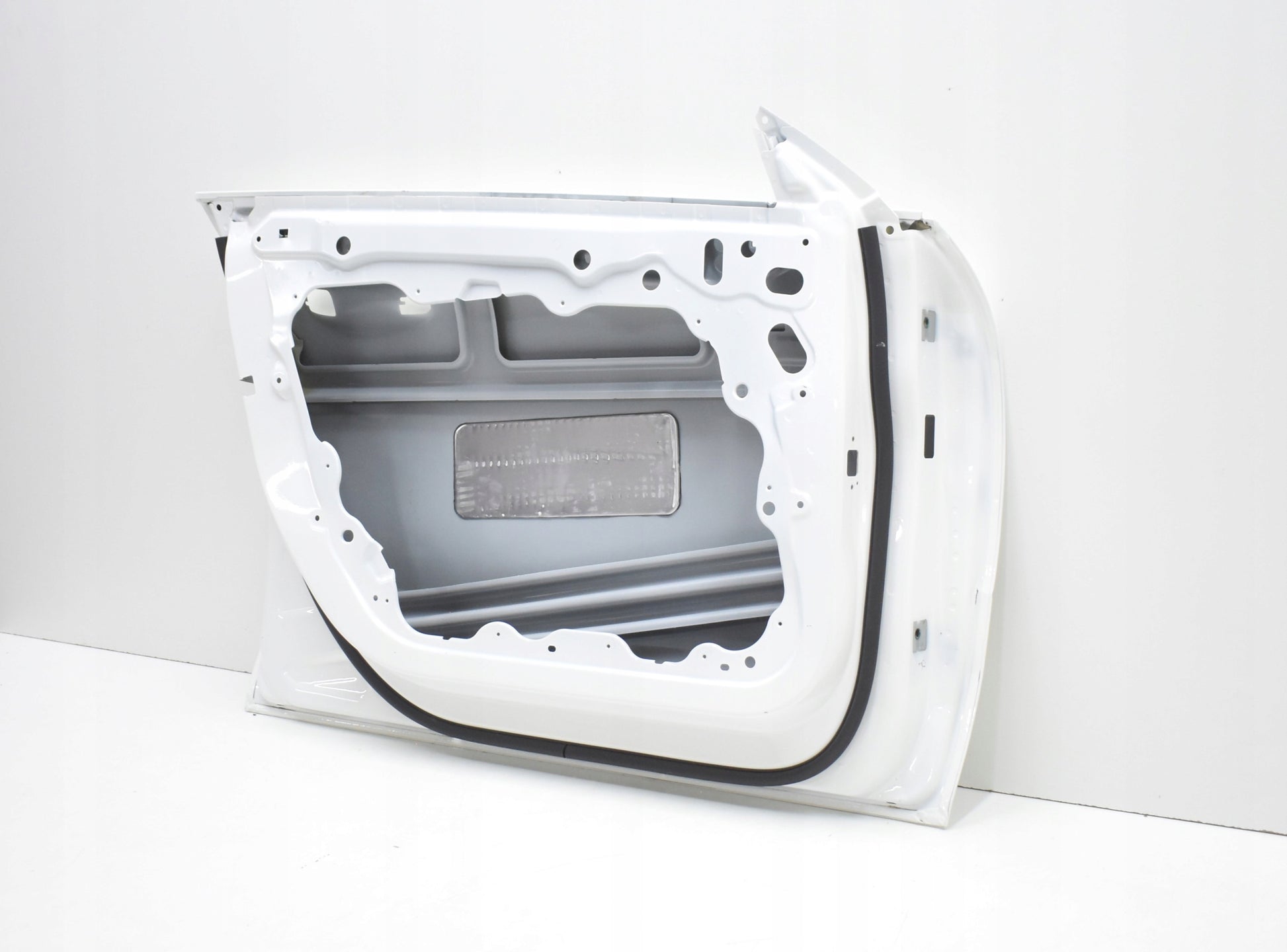 MERCEDES CLA W118 LEFT FRONT DOOR ORG