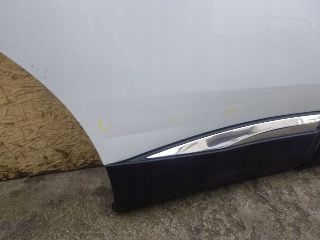 PEUGEOT 5008 16- Front Right Door Rear