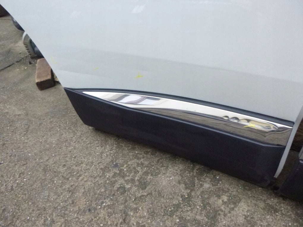 PEUGEOT 5008 16- Front Right Door Rear