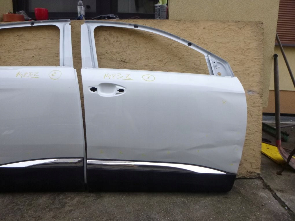 PEUGEOT 5008 16- Front Right Door Rear