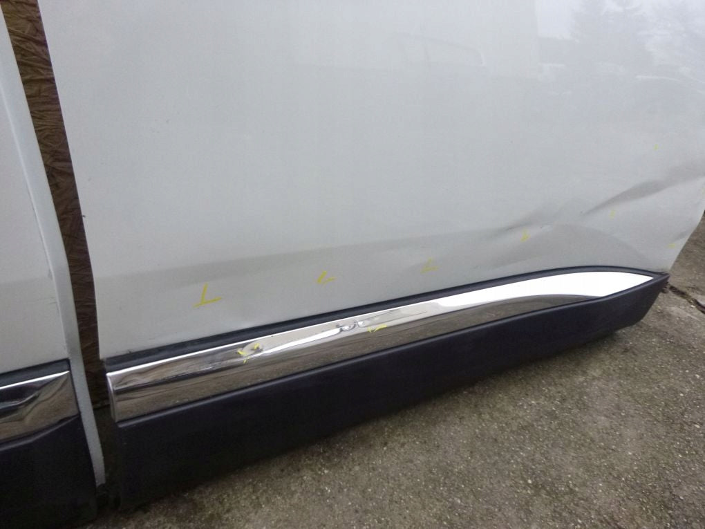 PEUGEOT 5008 16- Front Right Door Rear