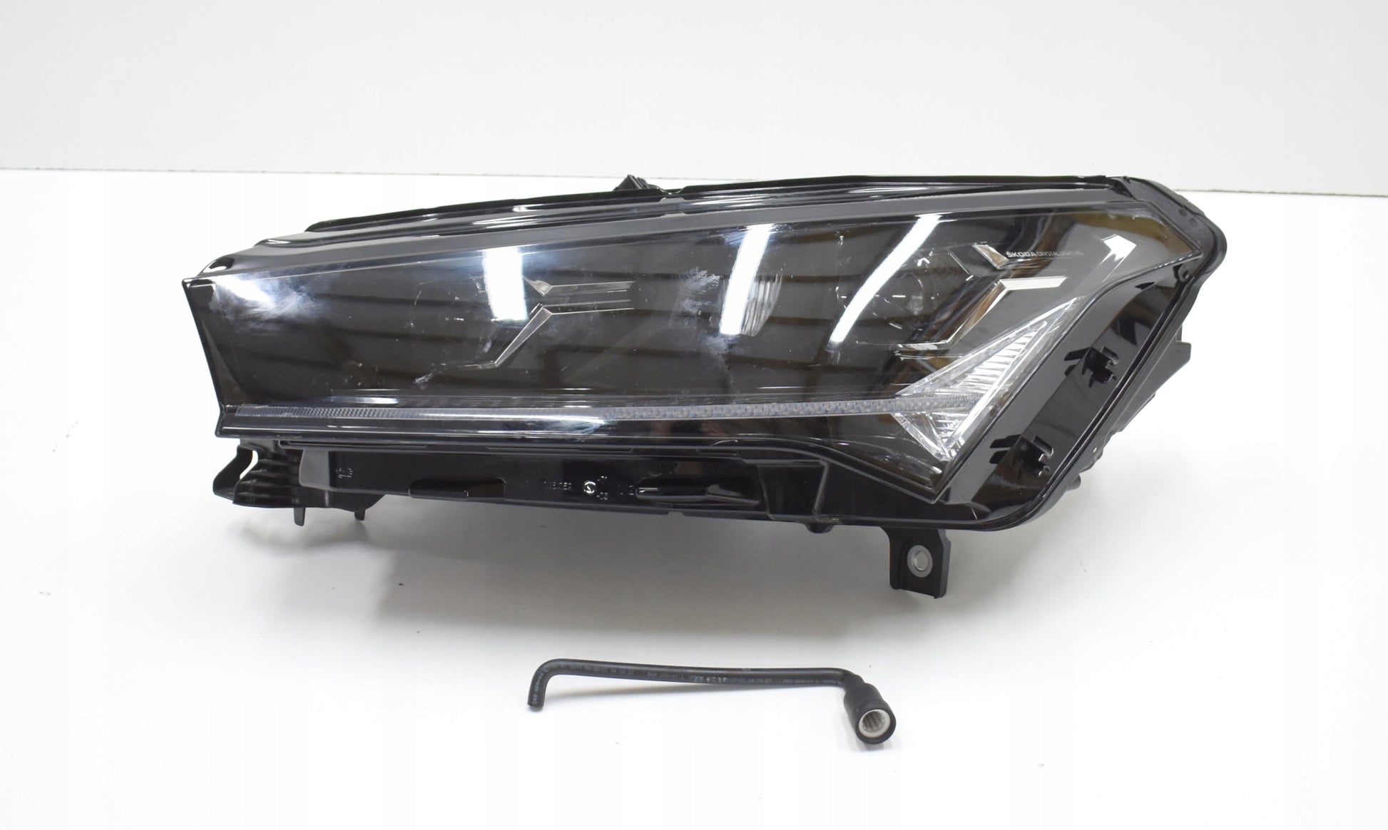 SKODA ENYAQ 5LB LEFT FRONT HEADLIGHT CRYSTAL ORG EU 5LB941015H
