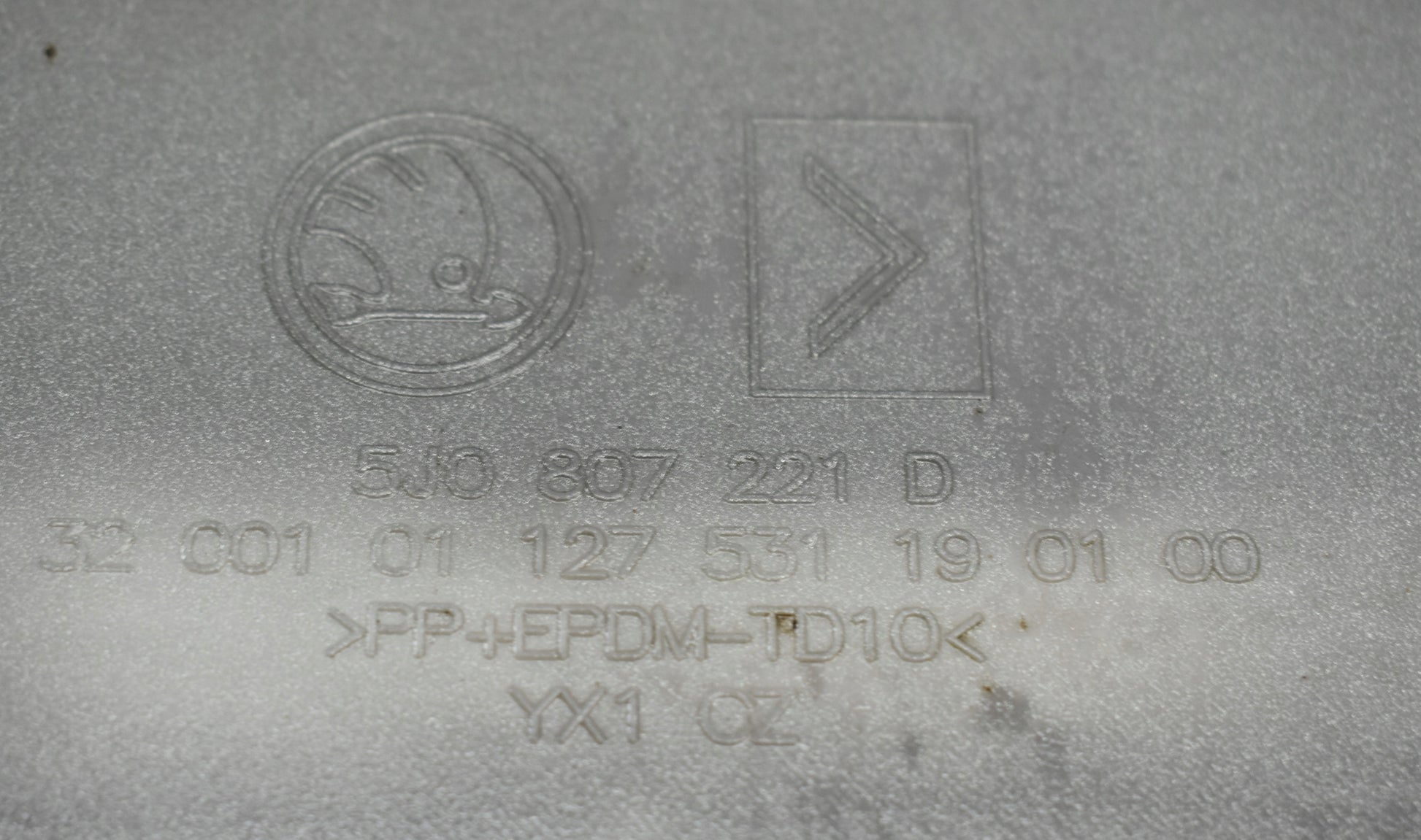 SKODA FABIA II LIFT 5J0 FRONT BUMPER ORG