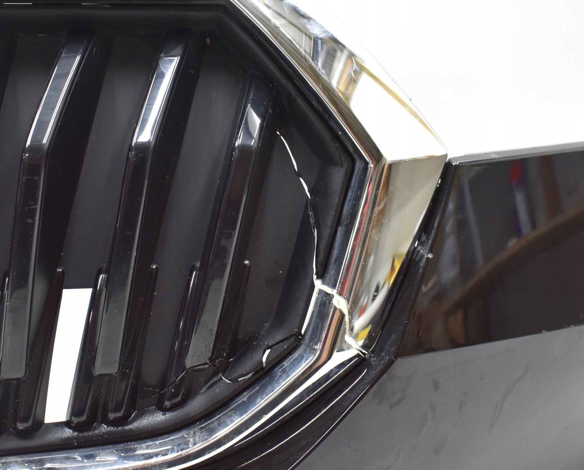 SKODA FABIA IV 6VA FRONT BUMPER ORG + GRILLE