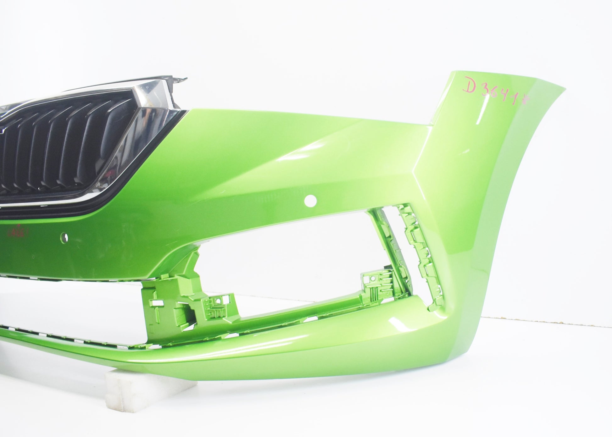 SKODA SCALA 657 OEM Front Bumper + Grille