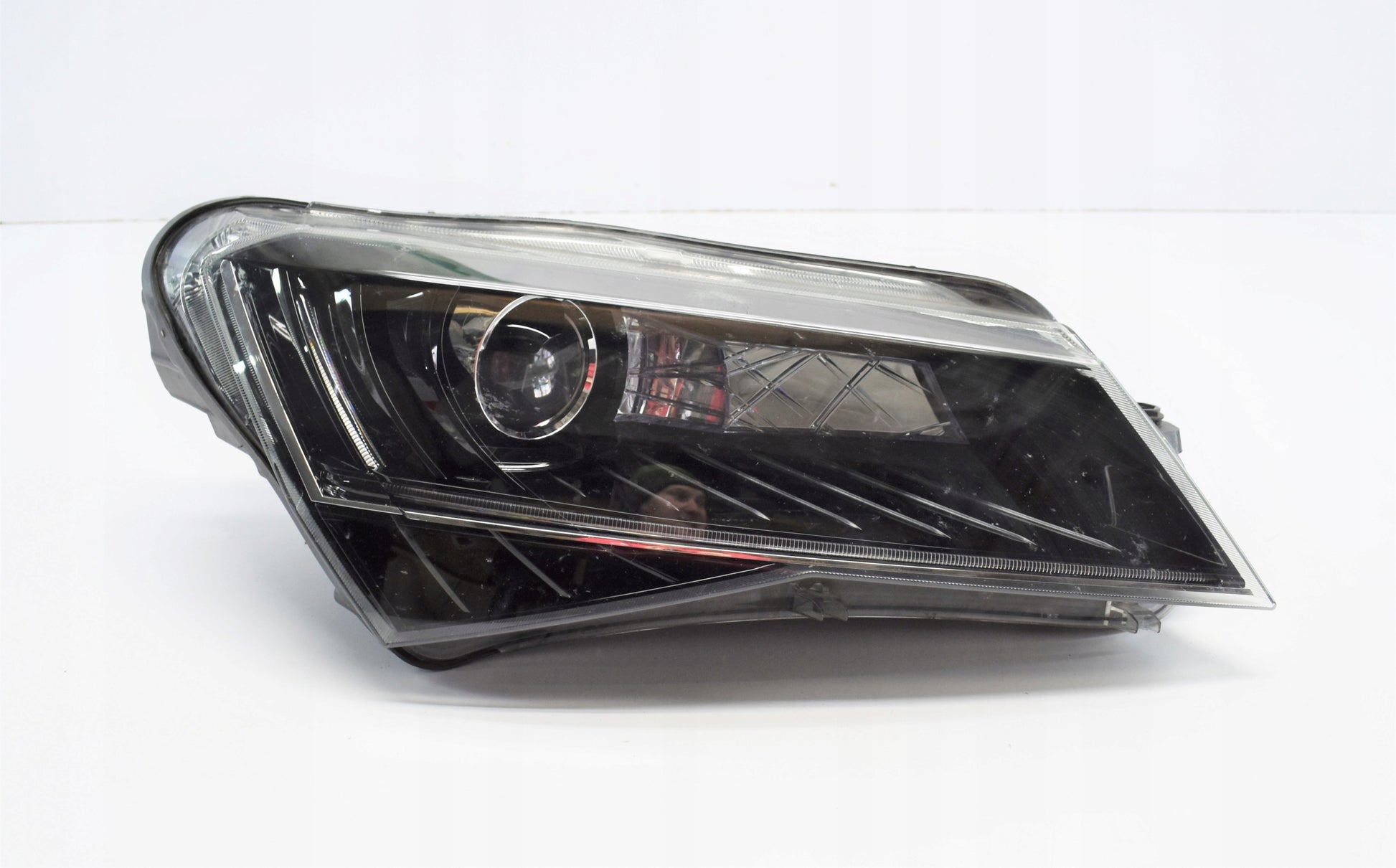 SUPERB III 3V HEADLIGHT RIGHT FRONT EU ORG