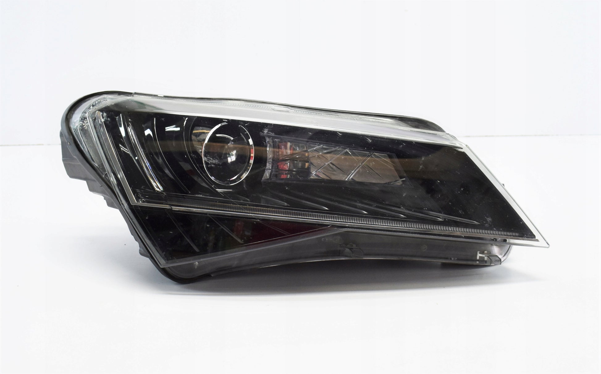 SUPERB III 3V HEADLIGHT RIGHT FRONT EU ORG