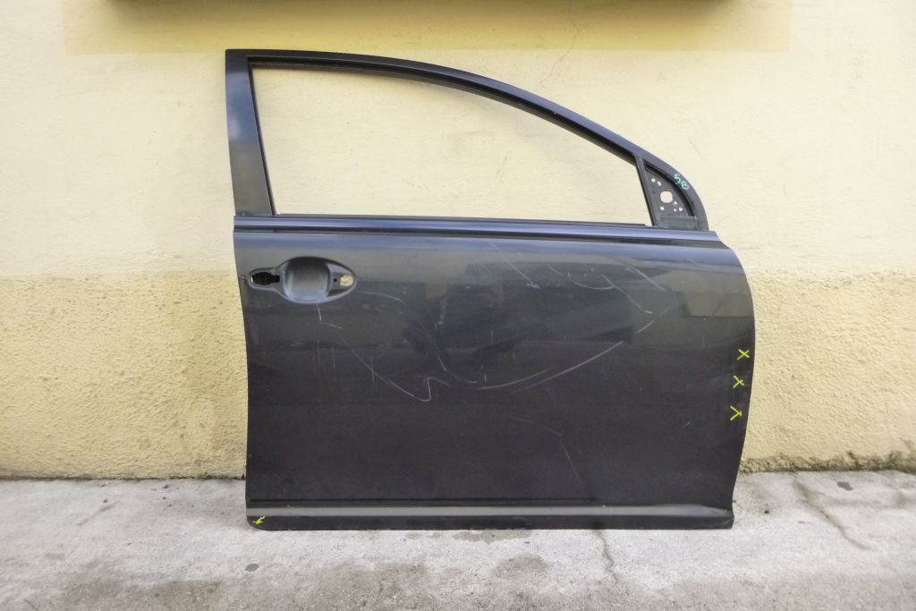 TOYOTA AVENSIS II T25 Front Right Door
