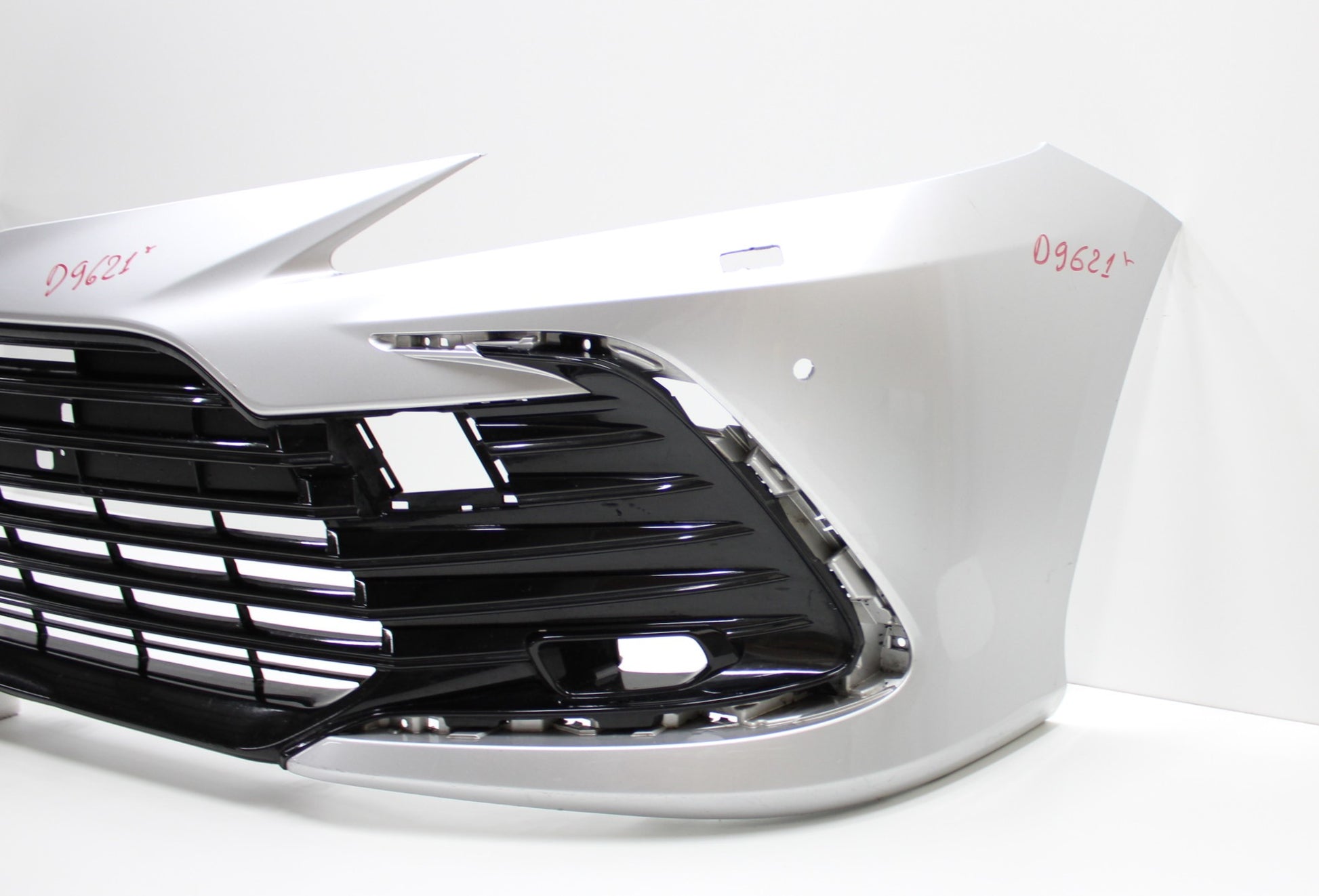 TOYOTA CAMRY VIII LIFT FRONT BUMPER + GRILLE