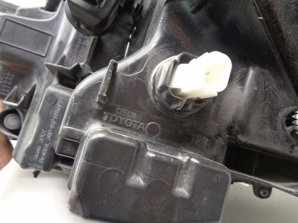 TOYOTA YARIS 4 IV P21 FULL LED 20- RIGHT HEADLIGHT