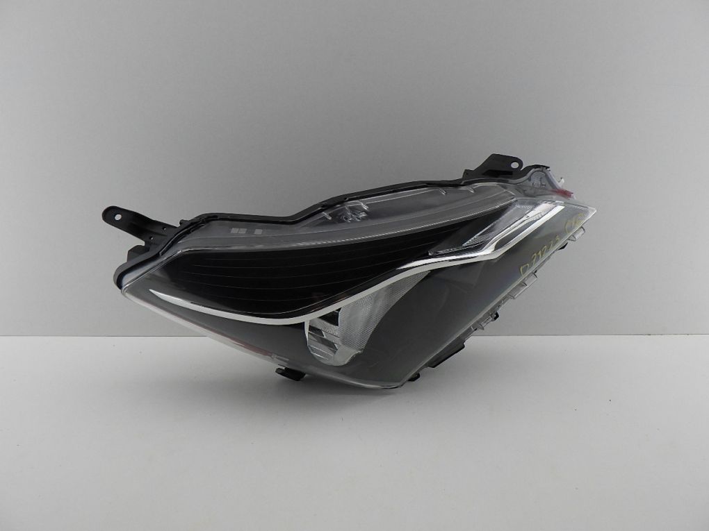 TOYOTA YARIS III 3 LIFT 17- Right Front Lamp