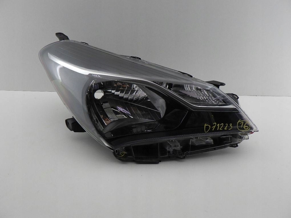 TOYOTA YARIS III 3 LIFT 17- Right Front Lamp