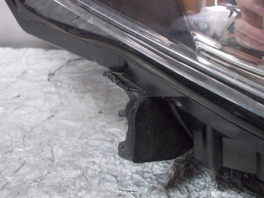 TOYOTA YARIS III LIFT 13- Right Headlight