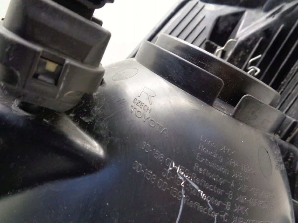 TOYOTA YARIS III LIFT 13- Right Headlight